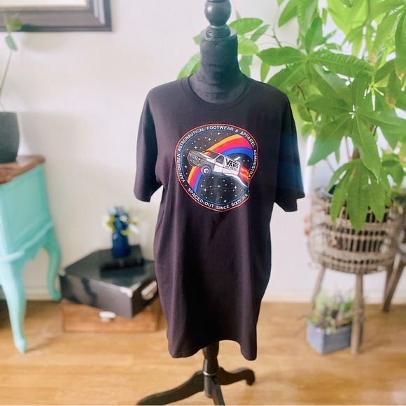 NWT VANS Spaced Out Magic Vans Bus Graphic Short Sleeve T-Shirt - Picture 1 of 6
